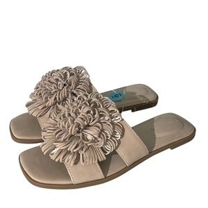 New Bandolino Women’s Beige Tan Sandals Slides Size 6 NWT